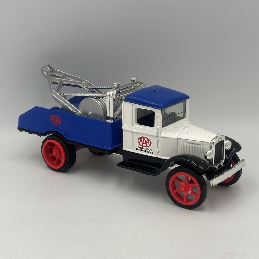 ERTL COLLECTIBLES 1931 HAWKEYE TOW TRUCK DIECAST METAL VEHICLE ~ 1/34 SCALE